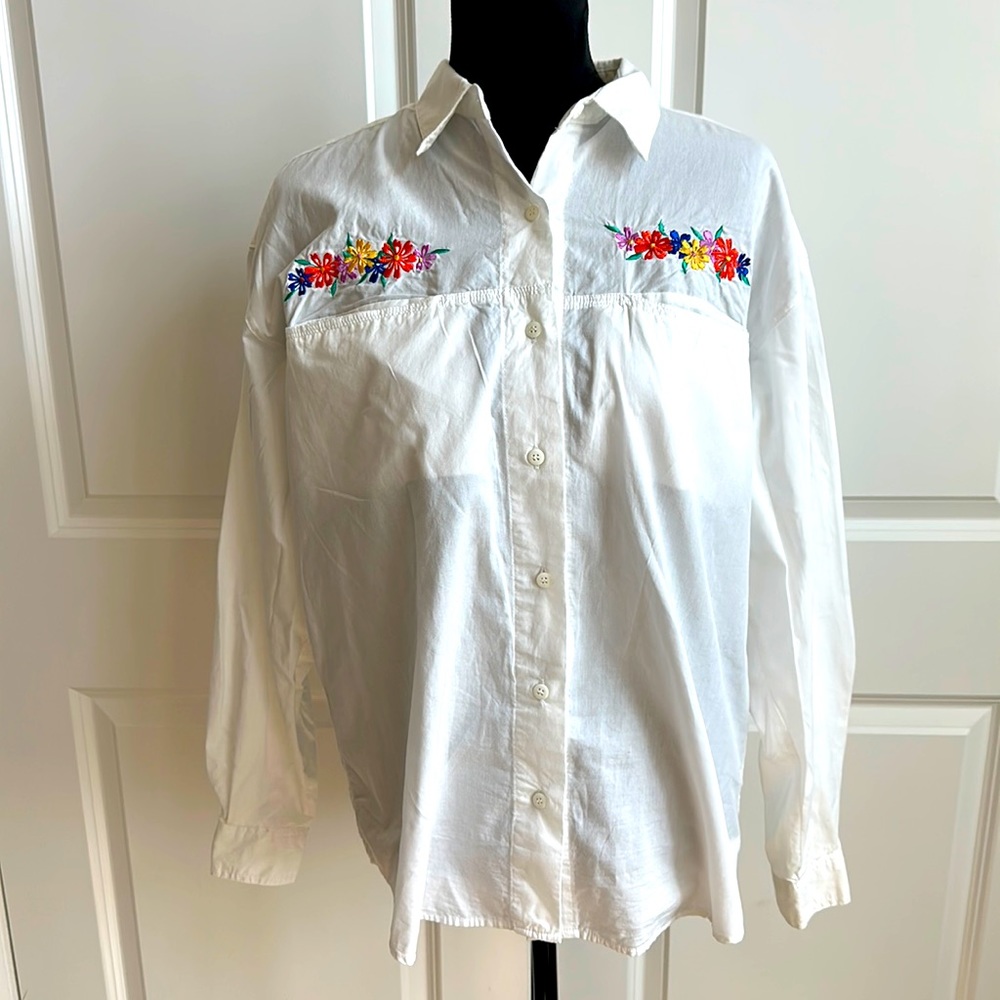Bugle Boy Classic White Collar Button Down Top with Floral Embroidery